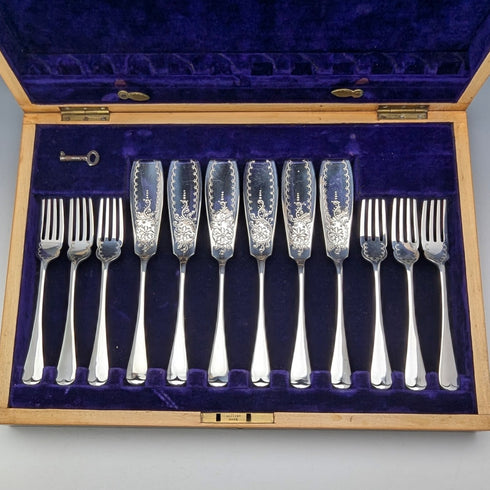 Circa 1900 British antique silver plate fish cutlery set of 6 in wooden box