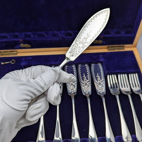 Circa 1900 British antique silver plate fish cutlery set of 6 in wooden box