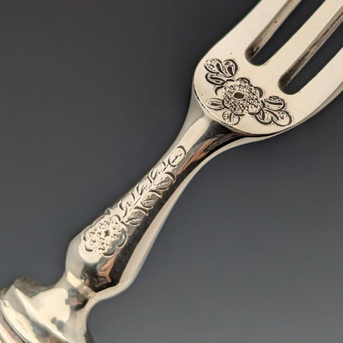 Circa 1903 British Antique White Mother of Pearl Handle Dessert Cutlery Pair of 6 Elkington with Tray