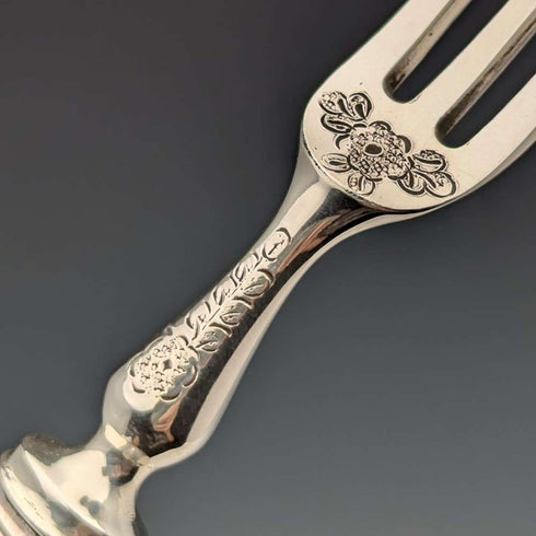 Circa 1903 British Antique White Mother of Pearl Handle Dessert Cutlery Pair of 6 Elkington with Tray