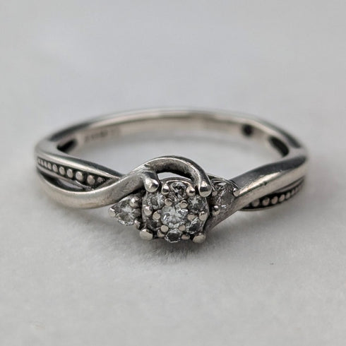 British vintage jewelry zirconia sterling silver ring (size 9)