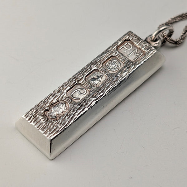 1977 年英國不列顛尼亞銀錠吊墜,1 金衡盎司,附純銀項鍊