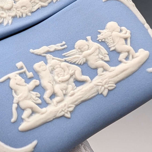 英国ヴィンテージ ウェッジウッド ジャスパーウェア製 豆型ボックス 小物入れ ペールブルー