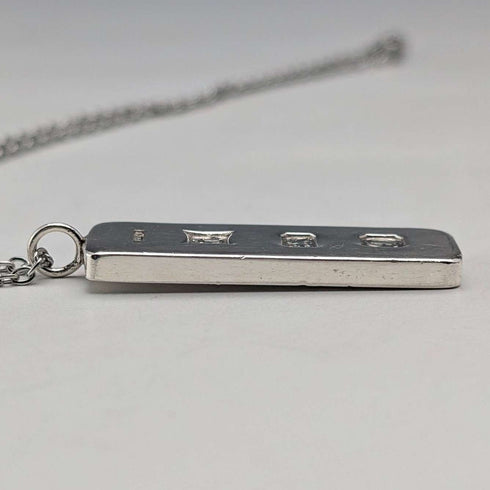 1978 British sterling silver ingot pendant, 16g, with necklace