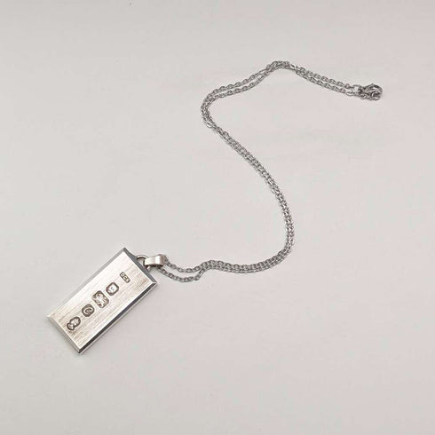 1977 British sterling silver jubilee ingot pendant 35g with necklace