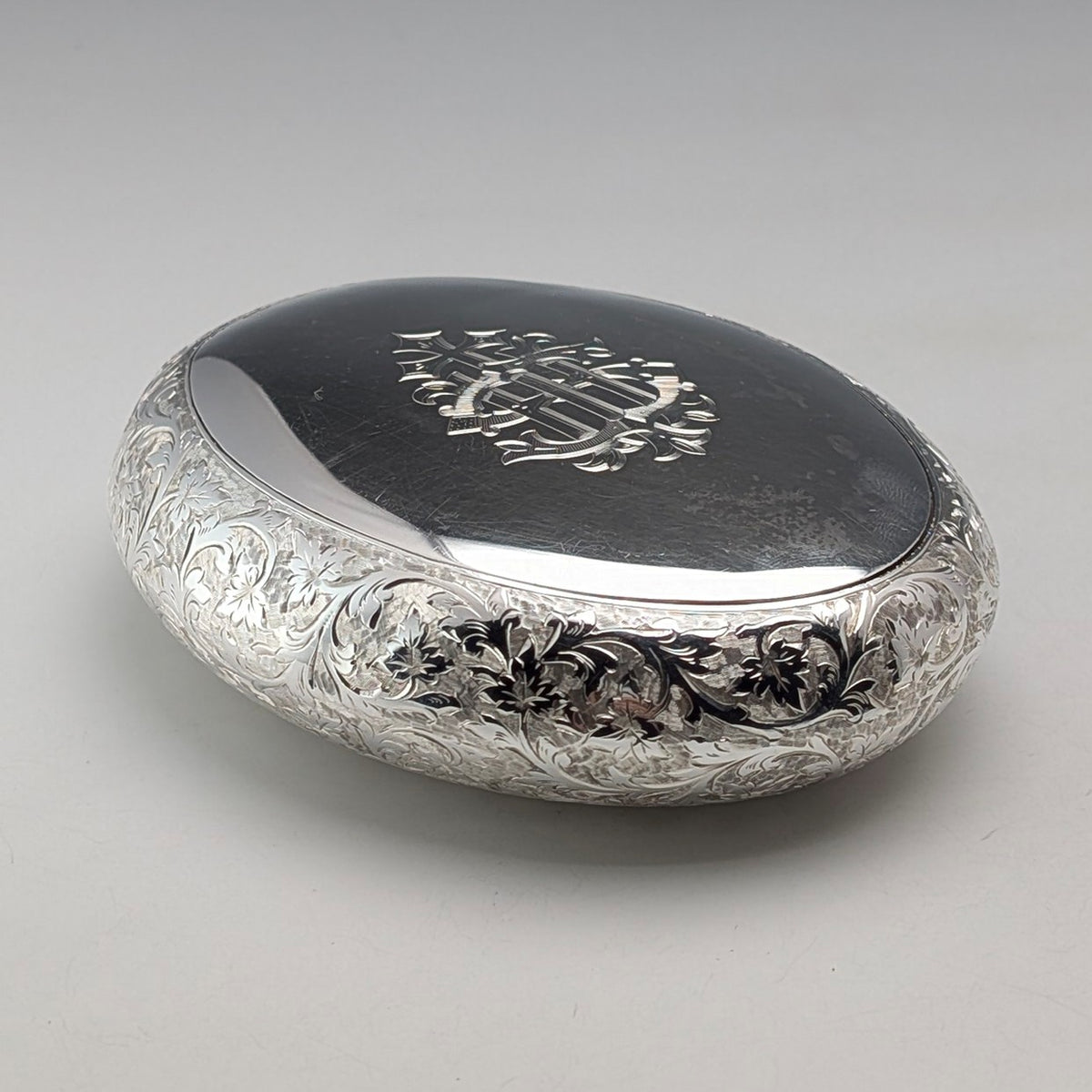 1890年 英国アンティーク 純銀製 オーバルスナッフボックス 90g Howard