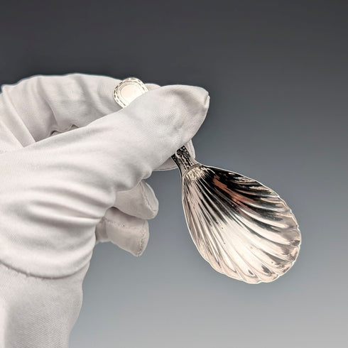 1800 British antique Georgian sterling silver tea caddy spoon