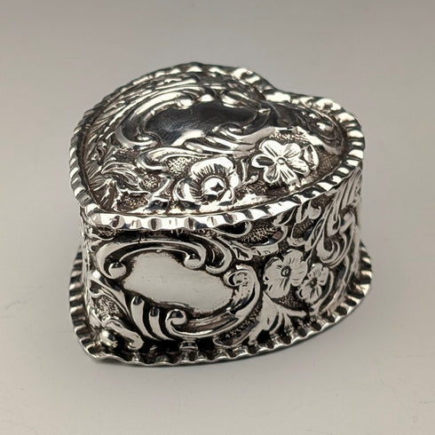 1892 年英國古董純銀心型盒 25 克