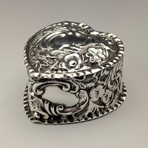 1892 British antique sterling silver heart-shaped box, 25g