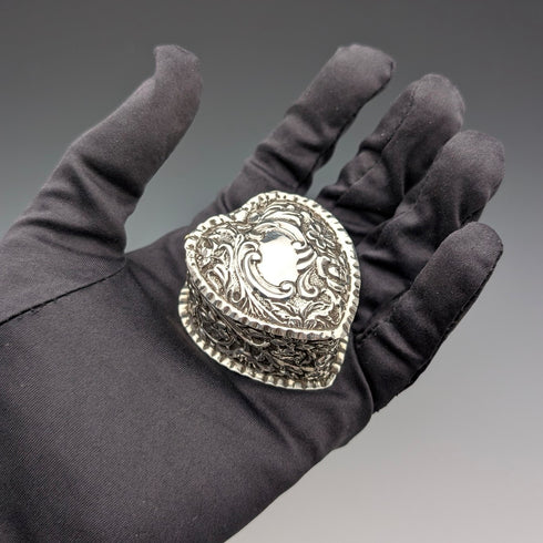 1892 年英國古董純銀心型盒 25 克