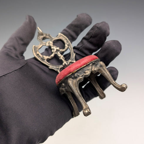 1920年代 真鍮製 椅子型 懐中時計ホルダー レッドシート