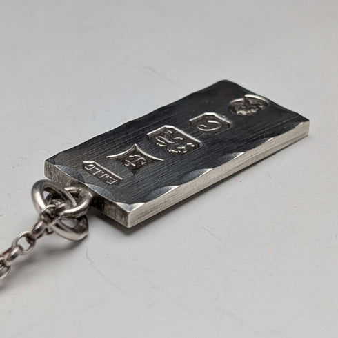1977 British sterling silver jubilee ingot pendant and sterling silver chain, total weight 21g, Excalibur Jewellery①
