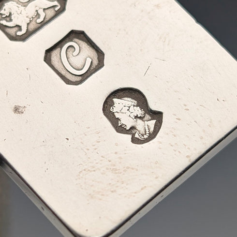 1977 年英國純銀禧年錠吊墜和純銀鍊總計 43 克 CJ