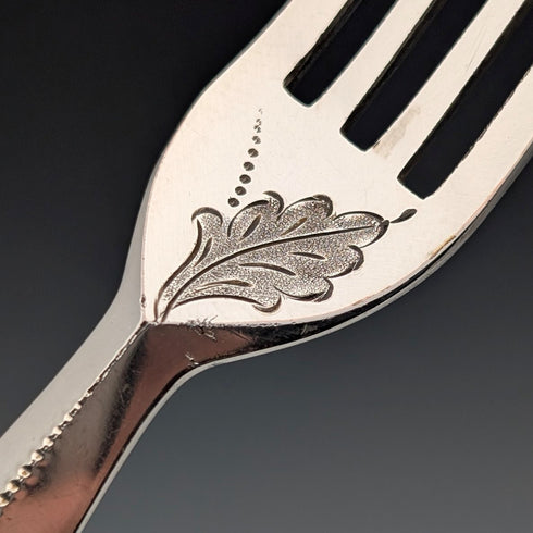 Circa 1881 British antique white mother-of-pearl handle dessert cutlery 5 pairs in wooden box LEE & WIGFULL