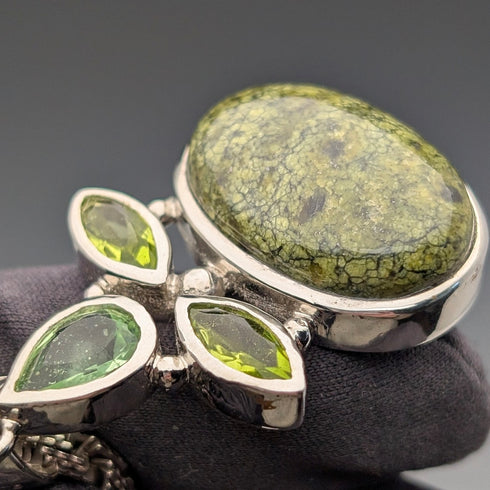 復古綠色蛇紋石和純銀吊墜,配上純銀項鍊