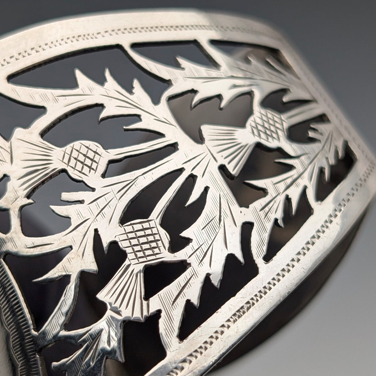 1912年 英国アンティーク 純銀製 D型ナプキンリング ペア 56g Fenton Brothers 1912年 英国アンティーク 純銀製 D型ナプキンリング ペア 56g