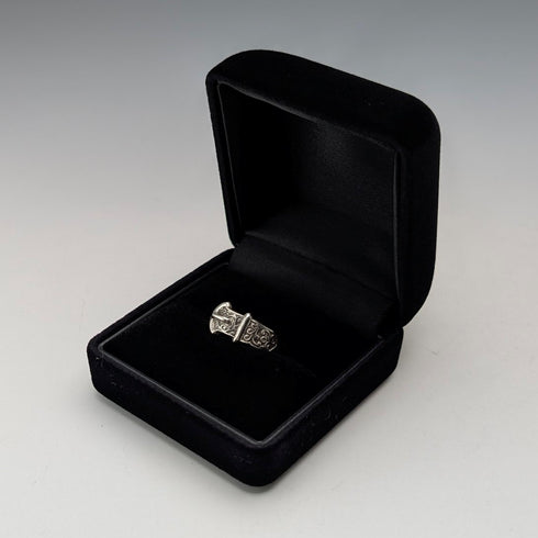 英国ヴィンテージ ヴィクトリアンデザイン 純銀製リング(8-9号) 指輪