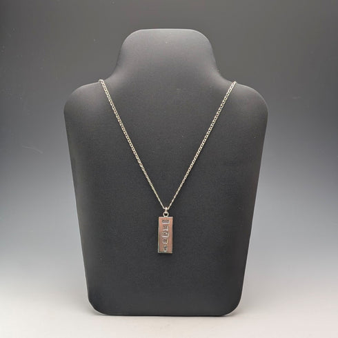 1977 年英國純銀禧年錠吊墜和純銀鍊,總重 22 克,WJ 公司。