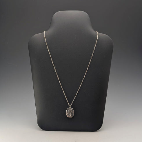 1908 年英國古董純銀花朵小盒子吊墜配純銀項鍊,共重 7.8 克,Sheldon Brothers