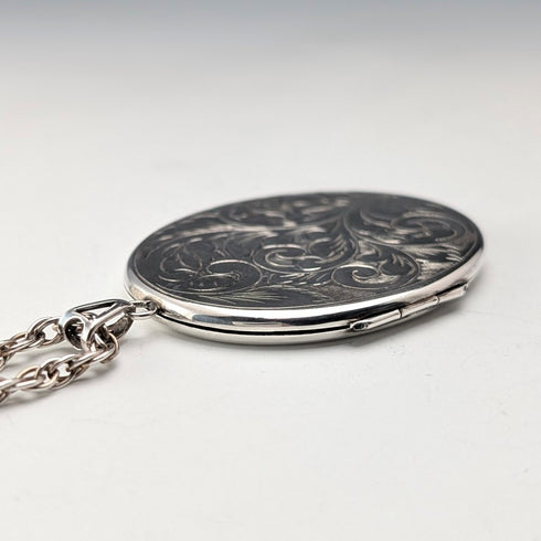 1975 年英國復古純銀大號盒式吊墜配純銀項鍊,共重 29.5 克,盒裝,Nathan Brothers