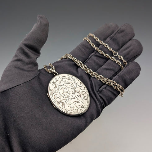 1975 年英國復古純銀大號盒式吊墜配純銀項鍊,共重 29.5 克,盒裝,Nathan Brothers