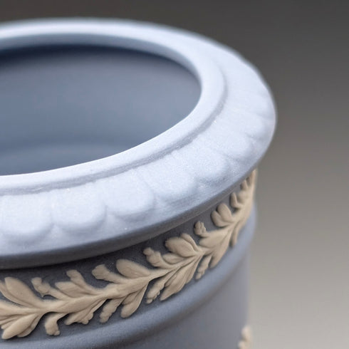 英国ヴィンテージ ウェッジウッド ジャスパーウェア製 花瓶 一輪挿し ペールブルー