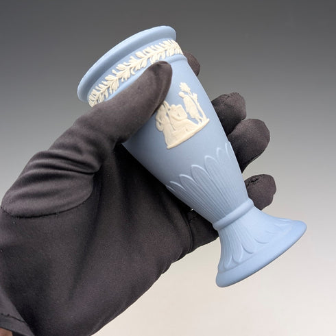 英国ヴィンテージ ウェッジウッド ジャスパーウェア製 花瓶 一輪挿し ペールブルー