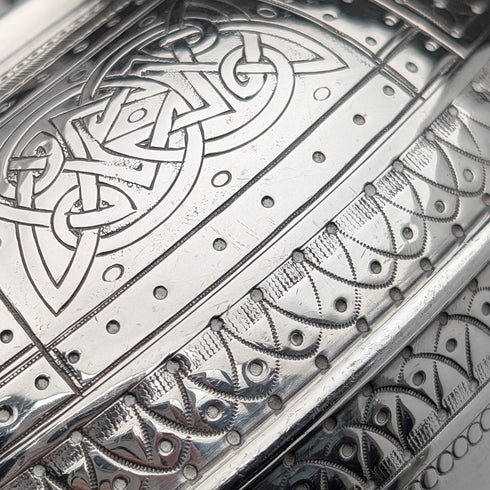 英国アンティーク シルバープレート製 ティーケトル ケルト風彫刻