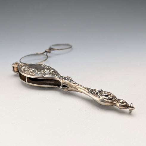 米国アンティーク 純銀製 ヴェルメイユ 細密装飾 携帯用折りたたみ式眼鏡 ロニエット