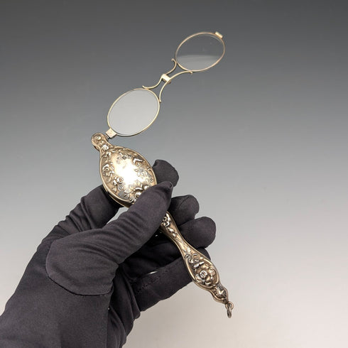 米国アンティーク 純銀製 ヴェルメイユ 細密装飾 携帯用折りたたみ式眼鏡 ロニエット