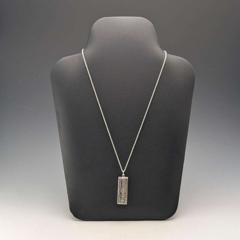1977 British sterling silver jubilee ingot pendant and sterling silver chain, 35g total, Carr's