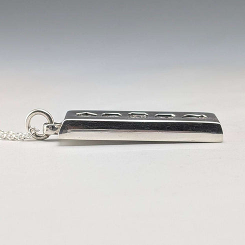1977 British sterling silver jubilee ingot pendant and sterling silver chain, 35g total, Carr's