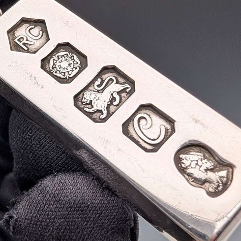 1977 British sterling silver jubilee ingot pendant and sterling silver chain, 35g total, Carr's