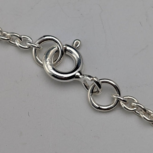 1977 年英國純銀禧年錠吊墜和純銀鍊,共 35 克,Carr's