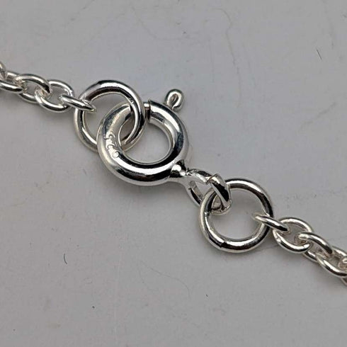 1977 British sterling silver jubilee ingot pendant and sterling silver chain, 35g total, Carr's