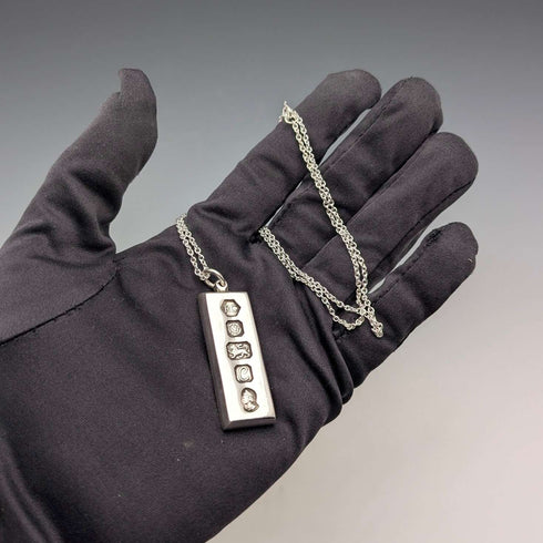 1977 British sterling silver jubilee ingot pendant and sterling silver chain, 35g total, Carr's