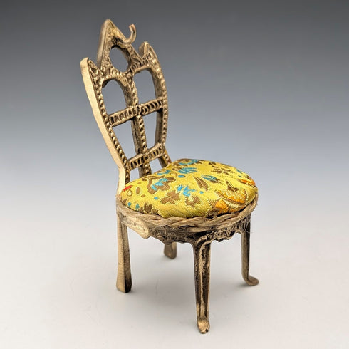 1920年代 アンティーク 真鍮製 椅子型 懐中時計ホルダー イエロー刺繍シート