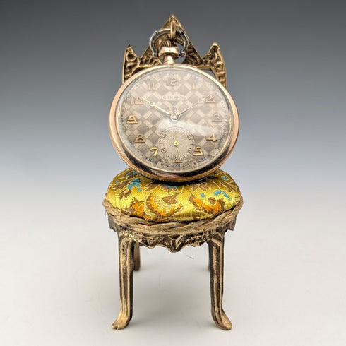 1920年代 アンティーク 真鍮製 椅子型 懐中時計ホルダー イエロー刺繍シート