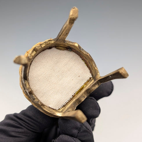 1920年代 アンティーク 真鍮製 椅子型 懐中時計ホルダー イエロー刺繍シート