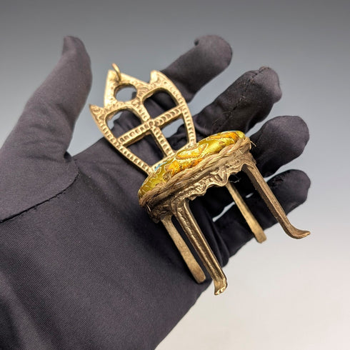 1920年代 アンティーク 真鍮製 椅子型 懐中時計ホルダー イエロー刺繍シート