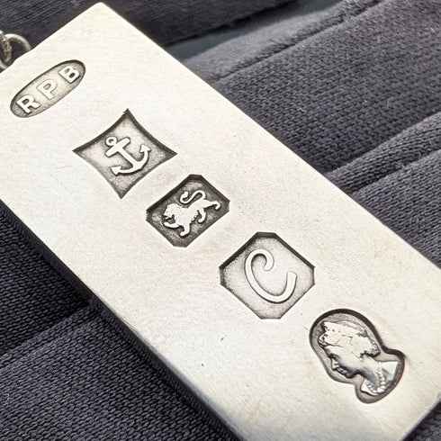 1977 年英國純銀禧年錠吊墜和純銀鍊,總計 19.3 克 RPB