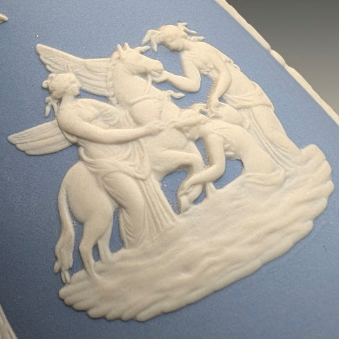 英国ヴィンテージ ウェッジウッド ジャスパーウェア製 一輪挿し花瓶 ペールブルー