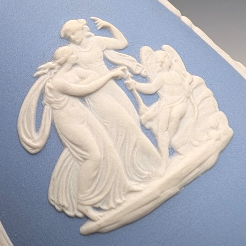 英国ヴィンテージ ウェッジウッド ジャスパーウェア製 一輪挿し花瓶 ペールブルー