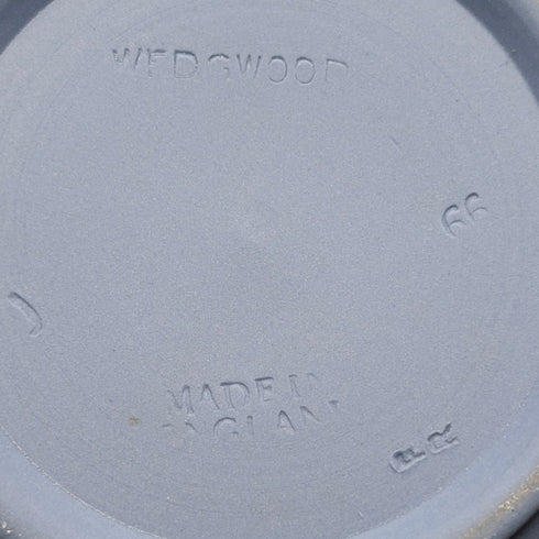 英国ヴィンテージ ウェッジウッド ジャスパーウェア製 一輪挿し花瓶 ペールブルー