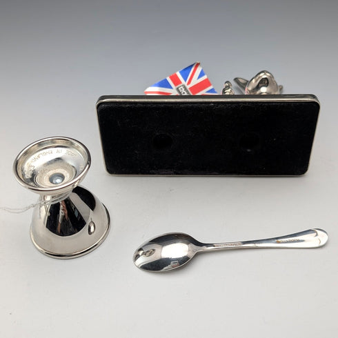 英国ヴィンテージ シルバープレート製 うさぎ土台 エッグスタンドセット 箱入り Seba