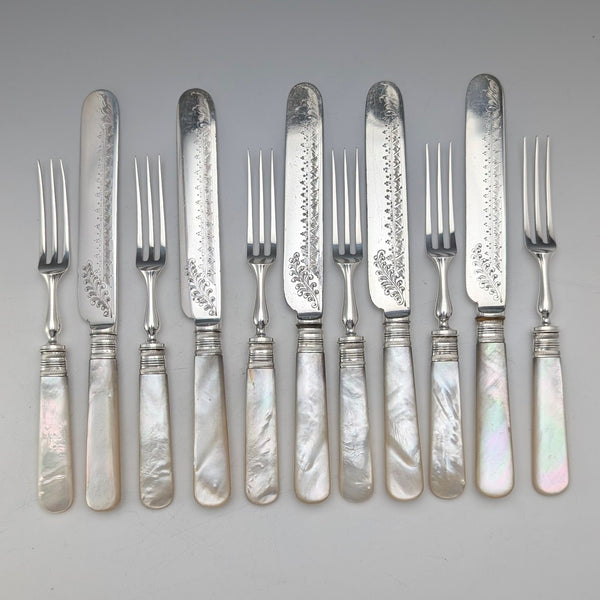 19 世紀晚期英國古董珍珠母貝手柄茶餐具 5.5 對 Christopher Johnson