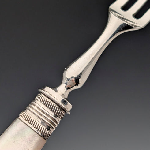 19 世紀晚期英國古董珍珠母貝手柄茶餐具 5.5 對 Christopher Johnson