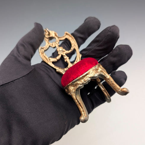 1920年代 アンティーク 真鍮製 椅子型 懐中時計ホルダー レッドベロアシート