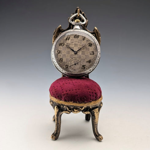 1920年代 アンティーク 真鍮製 椅子型 懐中時計ホルダー ボルドーベロアシート