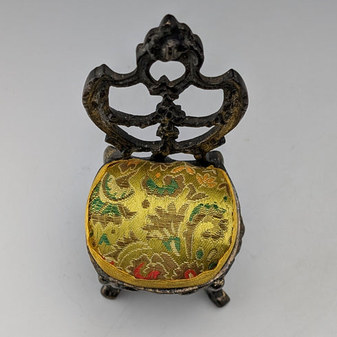 1920年代 アンティーク 真鍮製 椅子型 懐中時計ホルダー イエロー刺繍シート